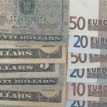 Euro posílilo vůči dolaru o půl procenta